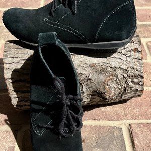 Eddie Bauer Suede Black Women's Chukka shoe size 7.5